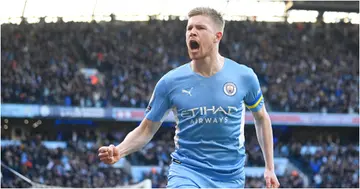 Kevin De Bruyne of Manchester City celebrates after scoring during the Premier League match between Manchester City and Manchester United at Etihad Stadium. Photo by Michael Regan.