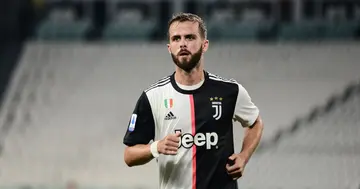 Miralem Pjanic playing for Juventus.