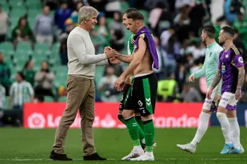Real Betis coach Manuel Pellegrini (L) has a strong record against Manchester United from his days in England