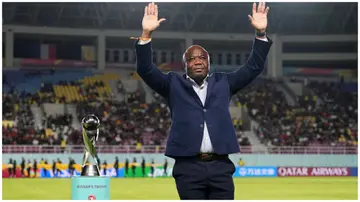 Emmanuel Amuneke acknowledged the fans after walking out with the FIFA U-17 World Cup winners trophy prior to the FIFA U-17 World Cup Final. Photo: Alex Caparros.