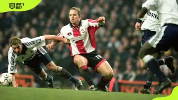 Kevin Davies(Centre) is surrounded by Spurs defenders during a Premier League match