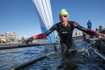 What do people wear for the aquathlon?