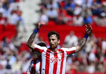 Fernando Amorebieta gestures after missing a goal during the Spanish league football match 