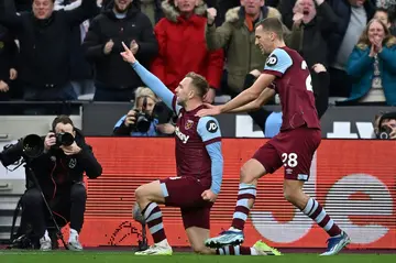 West Ham's Jarrod Bowen (L) celebrates scoring against Manchester United