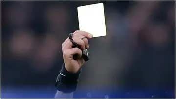 A referee recently treated fans to a rare sight when he pulled out a white card during a Portuguese fifth-tier match. Photo: @SAFootClassics.