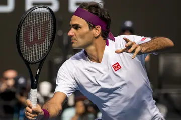 What racket does Federer use?