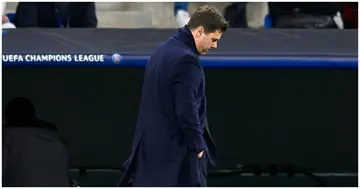 Mauricio Pochettino cuts a dejected figure after Real Madrid's third goal during the UEFA Champions League Round of 16 clash between Real Madrid and PSG. Photo by Jose Breton.