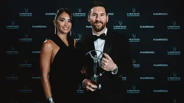What is the full name of Messi wife?
