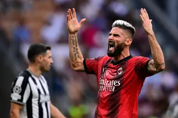 Olivier Giroud will take up his more familiar position of centre-forward against Juve