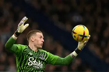 Everton goalkeeper Jordan Pickford has agreed to stay at Goodison Park although the contract has not yet been signed