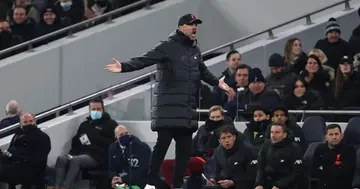 Jurgen Klopp gives instructions during the Premier League match between Tottenham Hotspur and Liverpool at Tottenham Hotspur Stadium on December 19, 2021 in London, England. (Photo by Julian Finney/Getty Images)