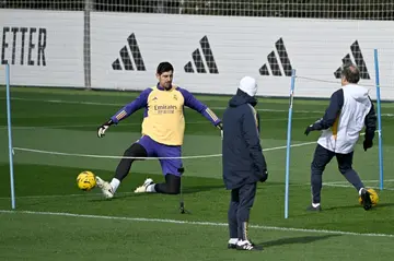 Real Madrid's Belgian goalkeeper Thibaut Courtois (L) at a team training session on February 24, 2024