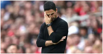 Mikel Arteta looks dejected during the Premier League match between Arsenal and Norwich City at Emirates Stadium. Photo by Julian Finney.