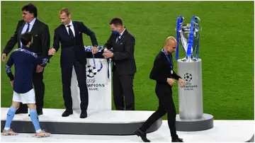 Pep Guardiola, Bernardo Silva, Aleksandar Ceferin, UEFA Champions League, Porto, 2021, Dragao Stadium.
