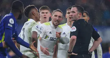 Leeds United players protest after Chris Kavanagh awards Chelsea a penalty during the Premier League match between Chelsea and Leeds United at Stamford Bridge on December 11, 2021 in London, England. (Photo by James Gill - Danehouse/Getty Images)