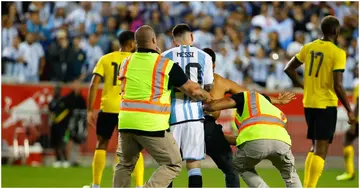 Lionel Messi, Argentina, pitch invasion, fans, Jamaica, World Cup