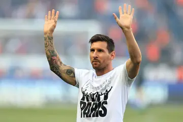 PSG fans give Lionel Messi incredible gift during his presentation before Strasbourg game