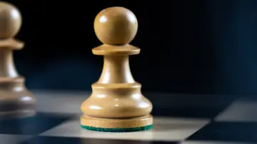 What is en passant in a chess game?