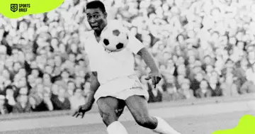 Pelé pictured in action for FC Santos.
