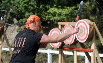 Basic knife throwing techniques