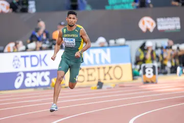 Wayde van Niekerk running.