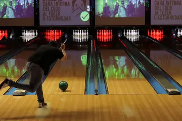 How to throw a hook with a bowling ball