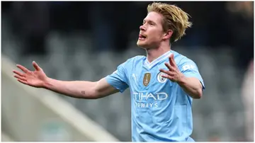 Kevin De Bruyne celebrates at full time during the Premier League match between Newcastle United and Manchester City. Photo by Robbie Jay Barratt.
