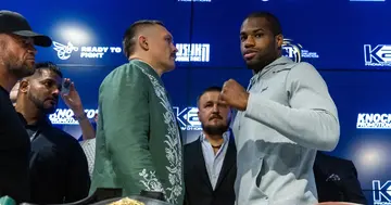 Daniel Dubois and OLeksandr Usyk face off.