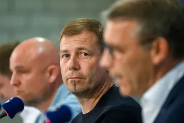 Schalke's new coach Frank Kramer (C)