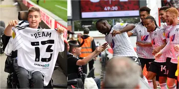 Beautiful moment players of top English club went to celebrate a goal with disabled boy bullied online