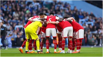 Arsenal huddle together before kick-off during the Premier League match between Manchester City and Arsenal FC at the Etihad Stadium. Photo by Robbie Jay Barratt.