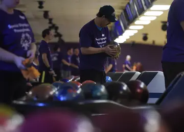 Bowling ball with the most hook