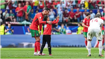 Young fan who evaded security to take a selfie with Ronaldo has broken his silence. Photo by Daniela Porcelli.