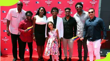 Ronald Acuña Jr. posing posing for a photo with his family