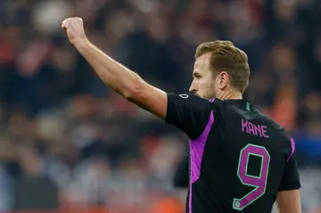 Harry Kane continued his prolific form for Bayern Munich as they advanced to the last 16