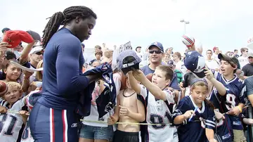 How many football players have dreadlocks?