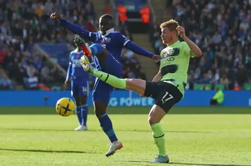 Manchester City midfielder Kevin De Bruyne (R) scored the winner at Leicester
