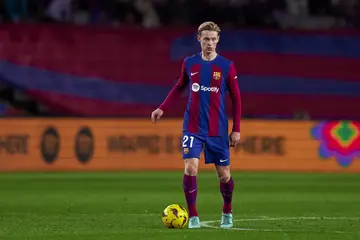 Frenkie De Jong of FC Barcelona with the ball during the LaLiga EA Sports match between FC Barcelona and Atletico de Madrid at Estadi Olimpic Lluis Company