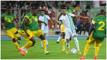 Riyad Mahrez (centre) in action for Algeria in friendly vs Mali at the Miloud Hadefi Stadium in Oran, Algeria, November 16, 2022. Photo: Amine Chikh.