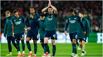 Arsenal players applaud supporters after the UEFA Champions League quarter-final second-leg match against FC Bayern München at Allianz Arena. Photo by Daniela Porcelli.