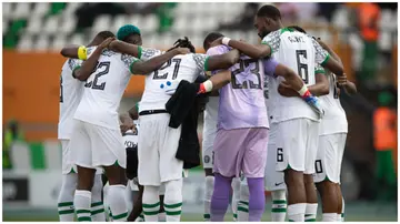 Nigeria players form a pre-match huddle prior to the CAF Africa Cup of Nations group stage match against Guinea-Bissau. Photo: Visionhaus.