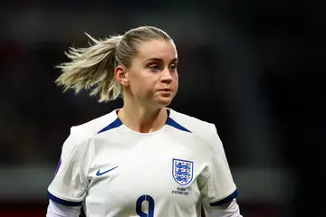How much do women's football players get paid in England?