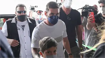 Lionel Messi on his way to France to complete PSG switch. Photo: GOAL.
