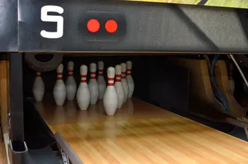 How to get a strike in bowling left handed