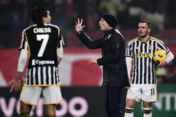 Juventus' coach Massimiliano Allegri (C) says Inter are 'favourites for the title'