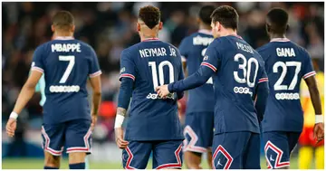Lionel Messi celebrating his goal with his teammates during the Ligue 1 Uber Eats match between Paris Saint Germain and RC Lens. Photo by Antonio Borga.