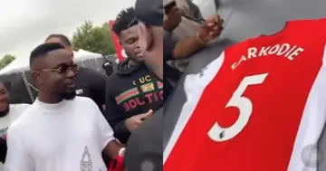 Ghana Party in the Park: Sarkodie gets signed Jersey from Thomas Party; Callum Hudson-Odoi Present