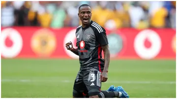 Thembinkosi Lorch in a past match for Orlando Pirates. Photo: IdiskiTimes.