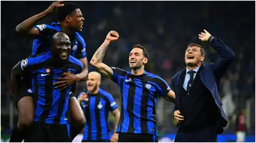 Inter players celebrate after winning the UEFA Champions League semi-final match between against AC Milan at San Siro. Photo by Piero Cruciatti.