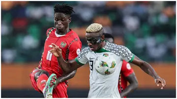 Marciano Tchami fights for the ball with Victor Osimhen during the Africa Cup of Nations 2023 Group A football match between Guinea-Bissau and Nigeria. Photo: Franck Fife.